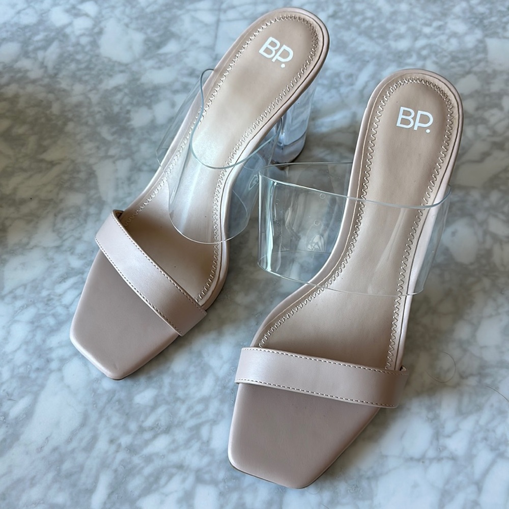 BP Nola Nude & Clear Pump NWOT - Picture 2 of 4